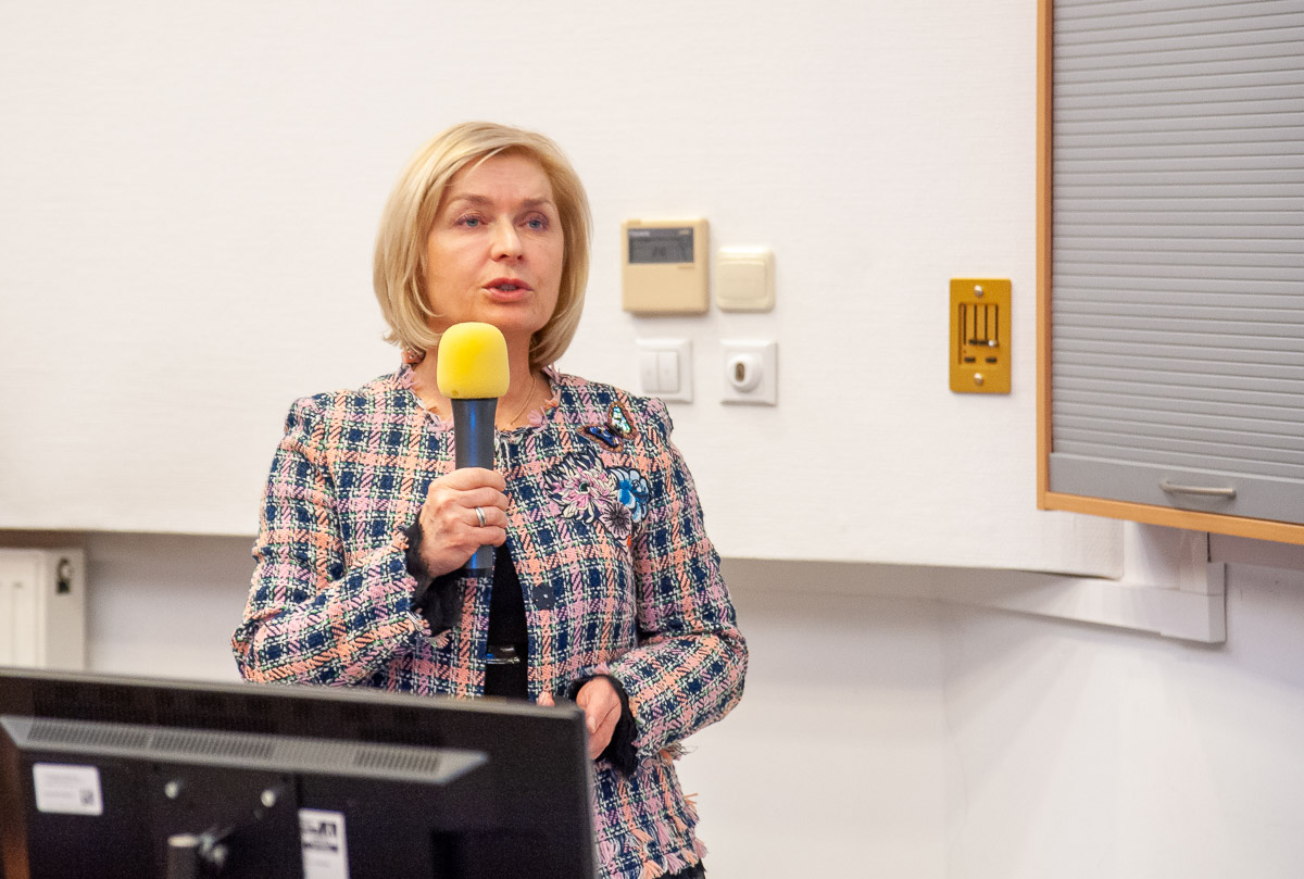 Prof. Marzenna Podhorska-Okołów umedwroc