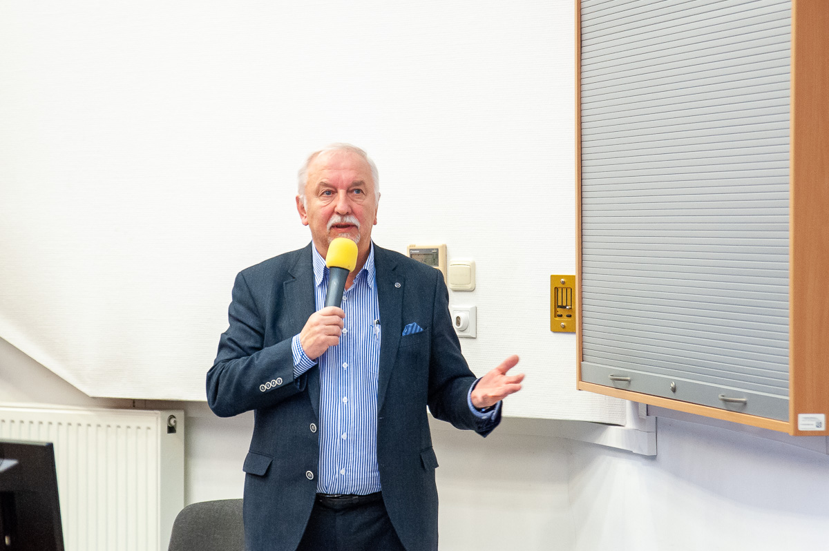 Prof. Maciej Zabel